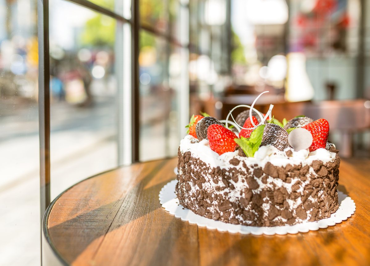 Fresh cream birthday cake